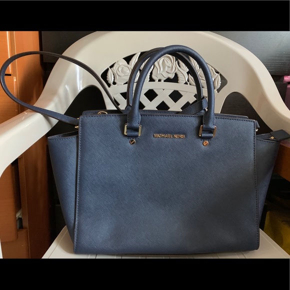 Michael Kors Handbags - Michael Kors | Selma Satchel